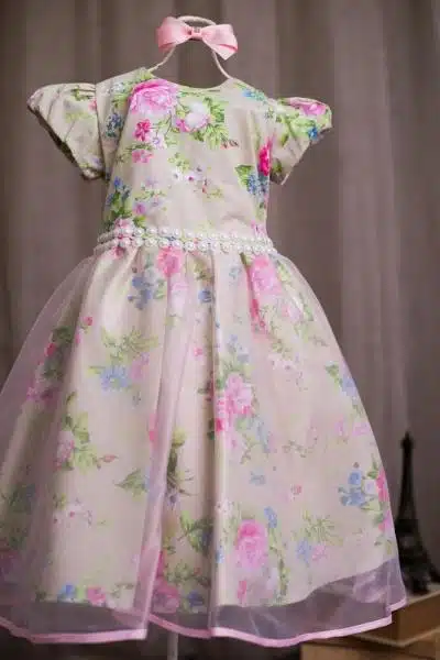 Modelo de vestido longo infantil