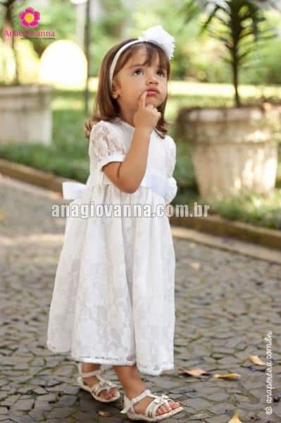Modelo de vestido longo infantil